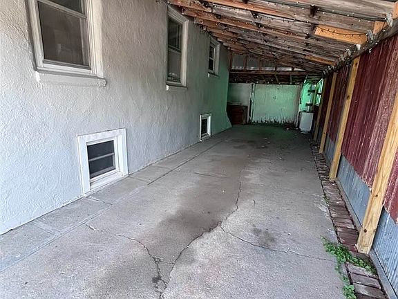5th image of 719 E 8th St