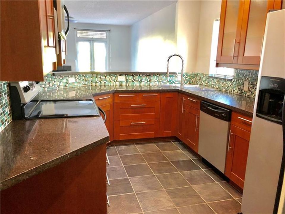 1st image of 700 NE 7th Ave APT 9