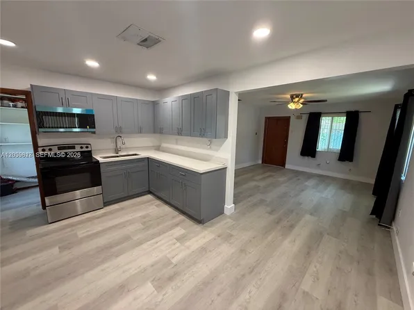 221 NE 1st Ter #2, Dania, FL 33004