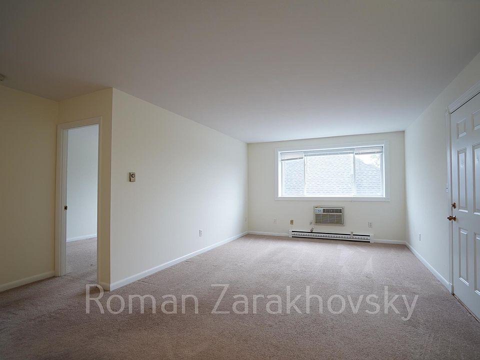 1st image of 11 Embassy Rd APT 32