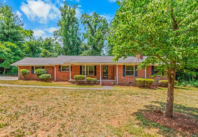 1226 Twin Oak Dr — Photo 1