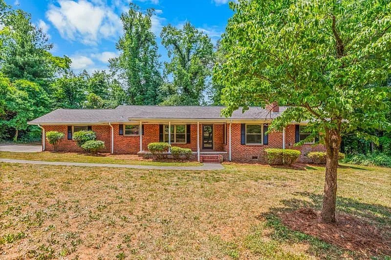 1st image of 1226 Twin Oak Dr