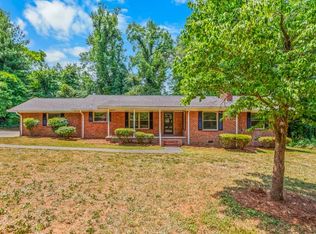 1226 Twin Oak Dr, Winston Salem, NC 27105