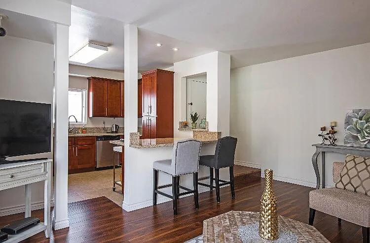 1228 S Saltair Ave #9 — Photo 15