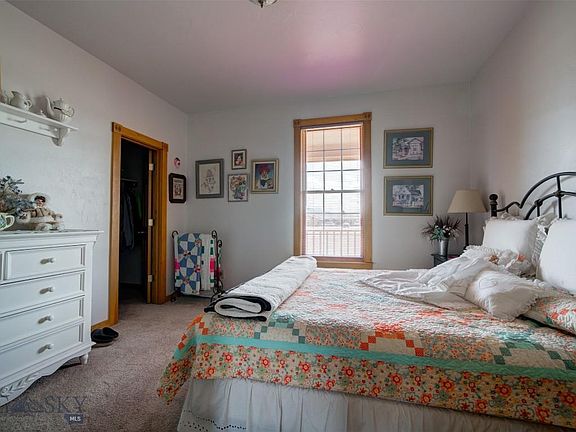 4th image of 21 Rainbow Loop Dr