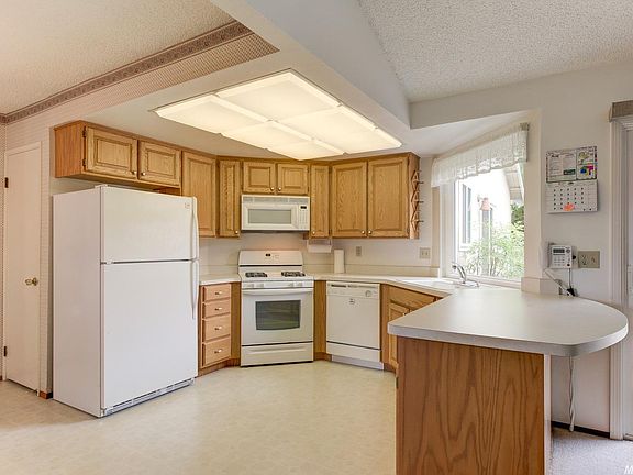 2nd image of 7977 Coral Oak Way
