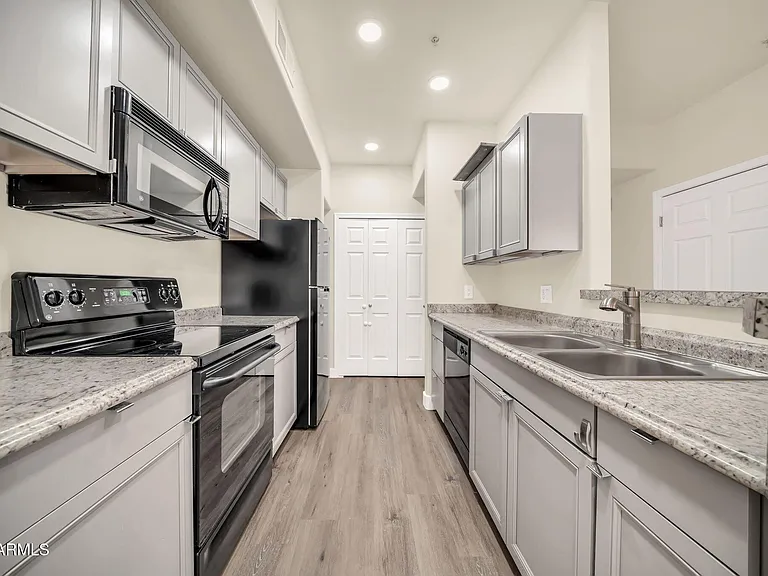 9820 N Central Ave #120 — Photo 2