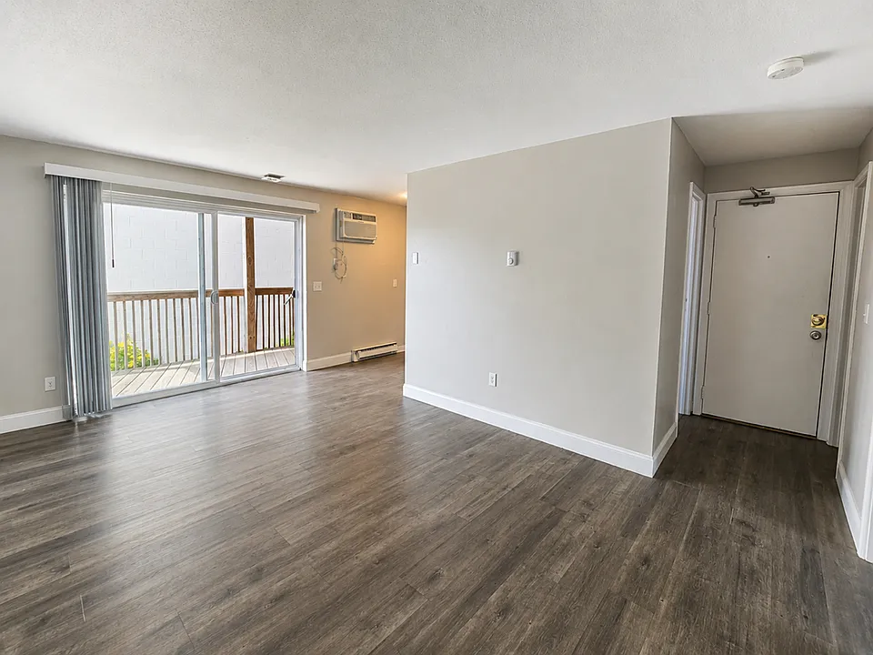 Courtview Square Apartments