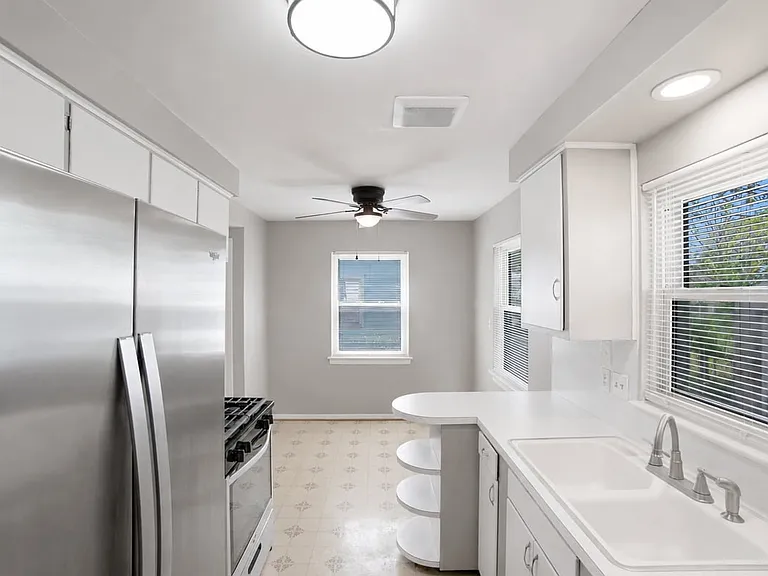 3267 Walmar Dr — Photo 36