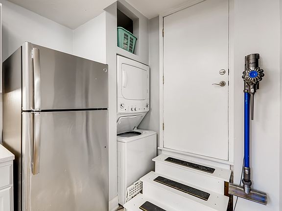 5th image of 2857 N Christiana Ave #G