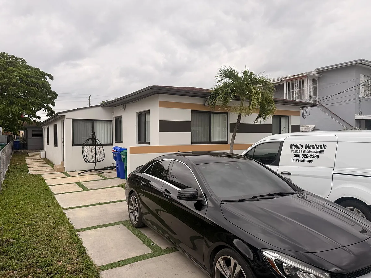 Building Photo - 2775 SW 6th St #2777