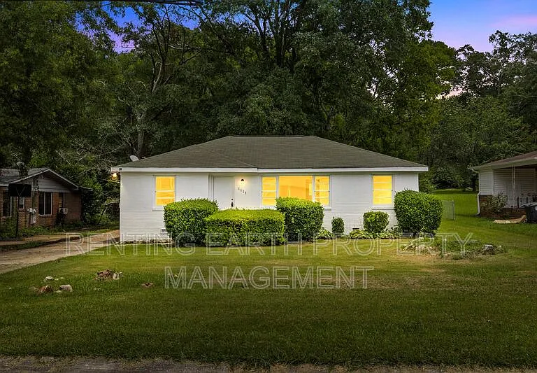 1129 Camellia Rd — Photo 4