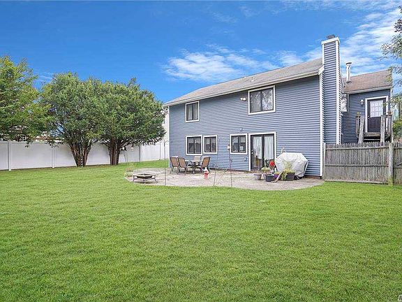 4th image of 1686 Claas Ave