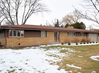 9003 N Mohawk Rd, Bayside, WI 53217