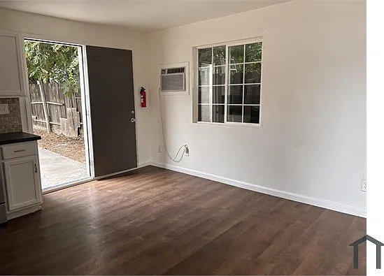 1214 Bowie Ave — Photo 4
