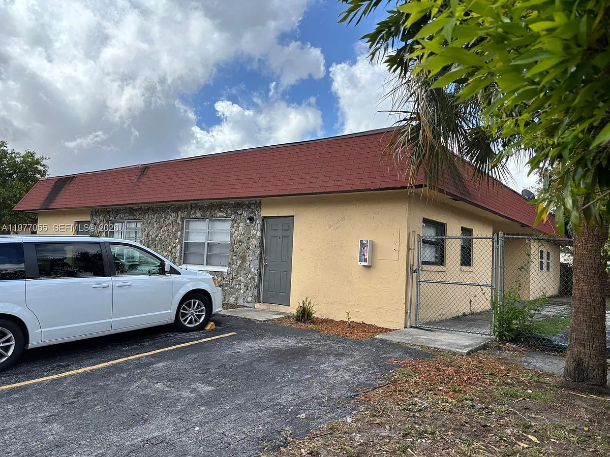 Building Photo - 931 SW 80th Ave #A