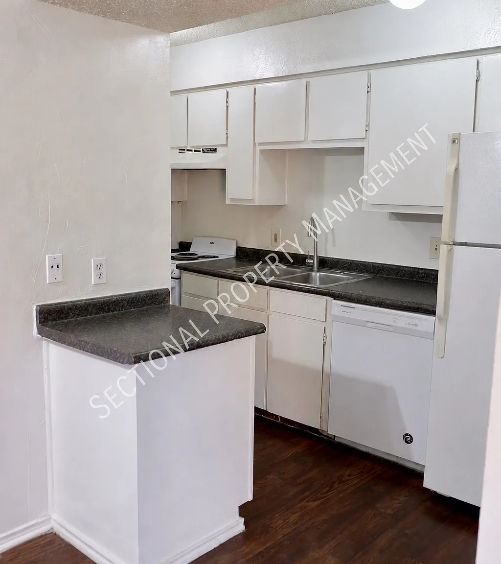 2 bed, 1.5 bath, 900 sqft, $1,275 — Photo 2