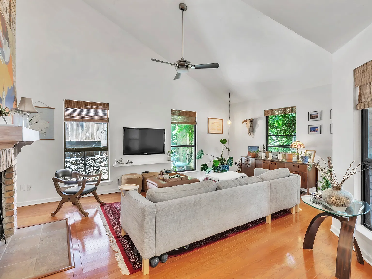 2 bed, 2.5 bath, 1261 sqft, $3,950 — Photo 3