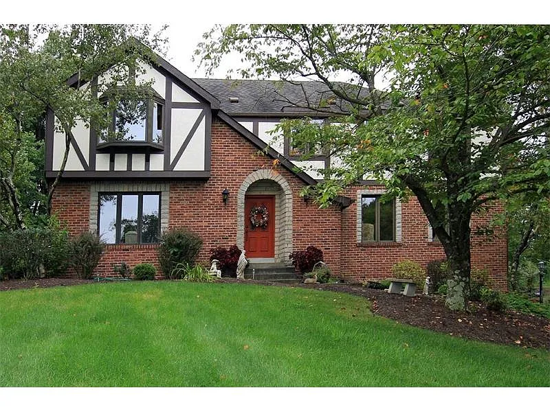 102 Spruce Dr photo 1