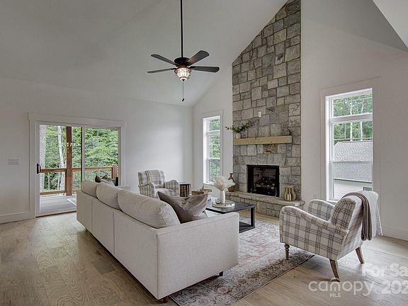 3rd image of 100 Byron Forest Ln
