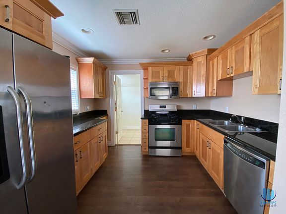 3rd image of 116 N Evergreen Ave