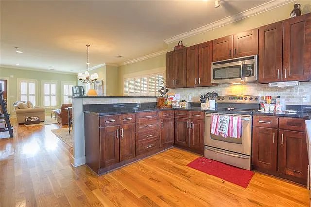 349 Sylvan Park Ln — Photo 10