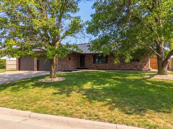 1413 Bethany Ln, Pontiac, IL 61764