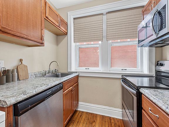 3rd image of 4256-58 Botanical Ave #3