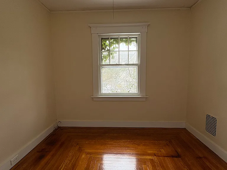 49 Hubinger St — Photo 12