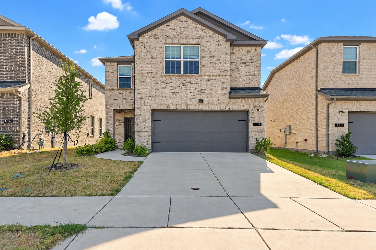 4 bed, 2060 sqft, $2,299 — Photo 2