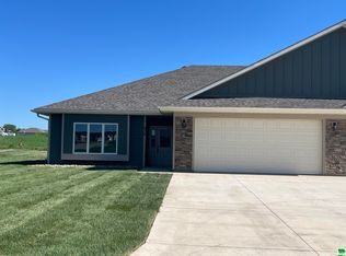 938 11th St SE, Sioux Center, IA 51250