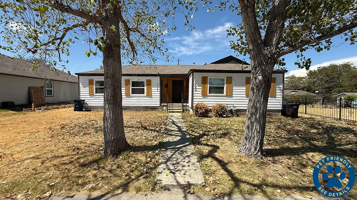 2 bed, 1.0 bath, 739 sqft, $1,500 — Photo 1