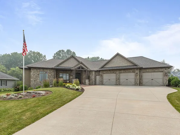 1835 Presidential Dr, Neenah, WI 54956