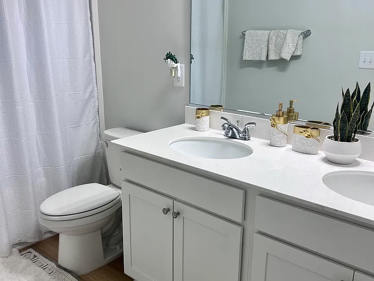 2nd floor bathroom