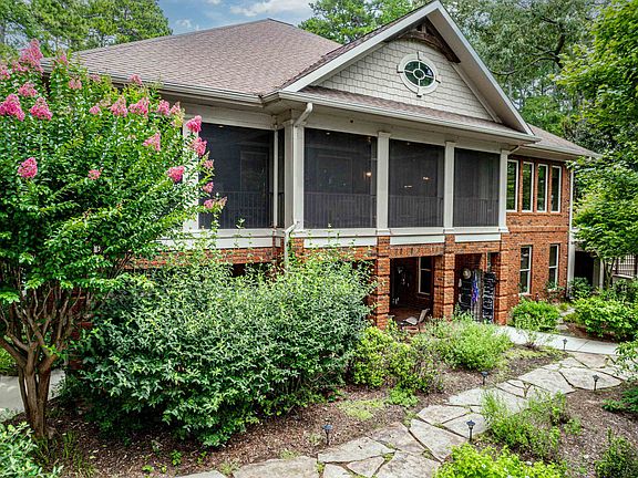 3rd image of 1490 Dogwood Dr