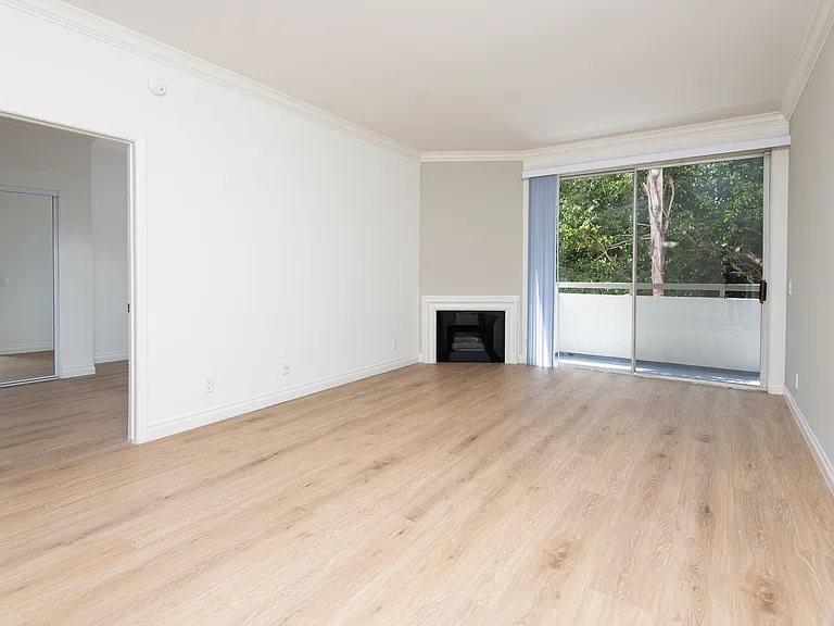 7007 Glasgow Ave #106 — Photo 2