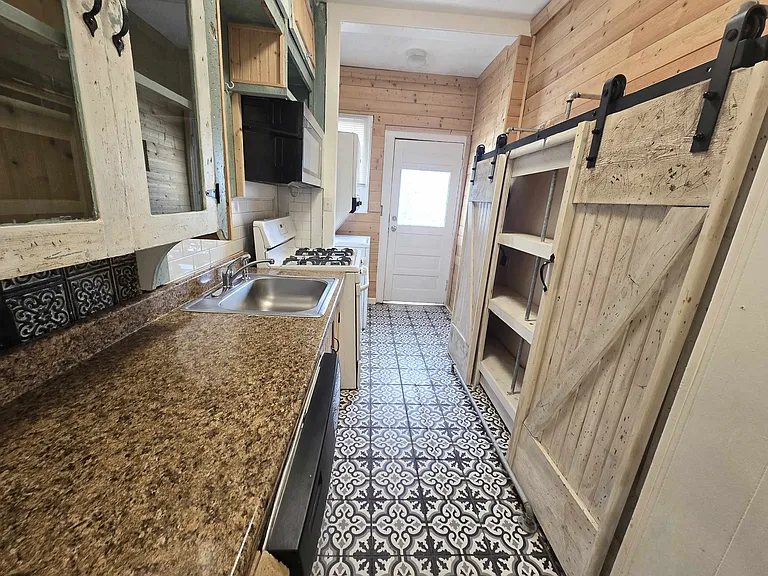 2203 N Barnes Ave — Photo 12