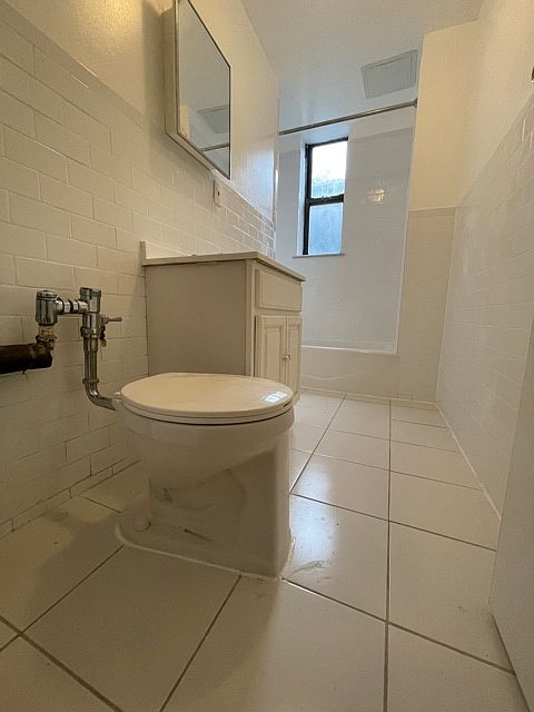 1st image of 944 42nd St #A7