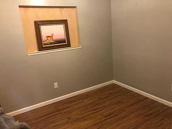 4th image of 15 Wood Cove Cir