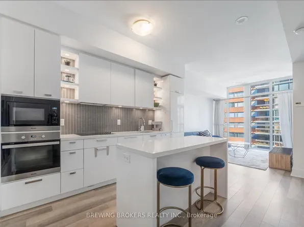 32 Davenport Rd #706, Toronto, ON M5R 0B5