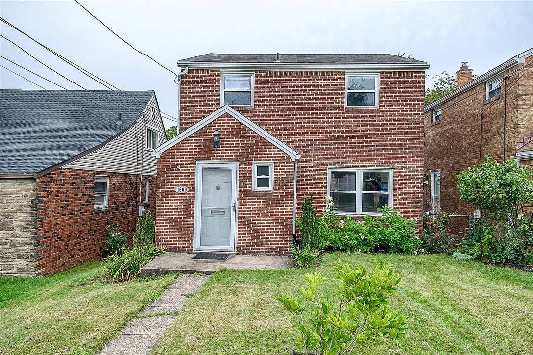 1609 Trinity St photo 1