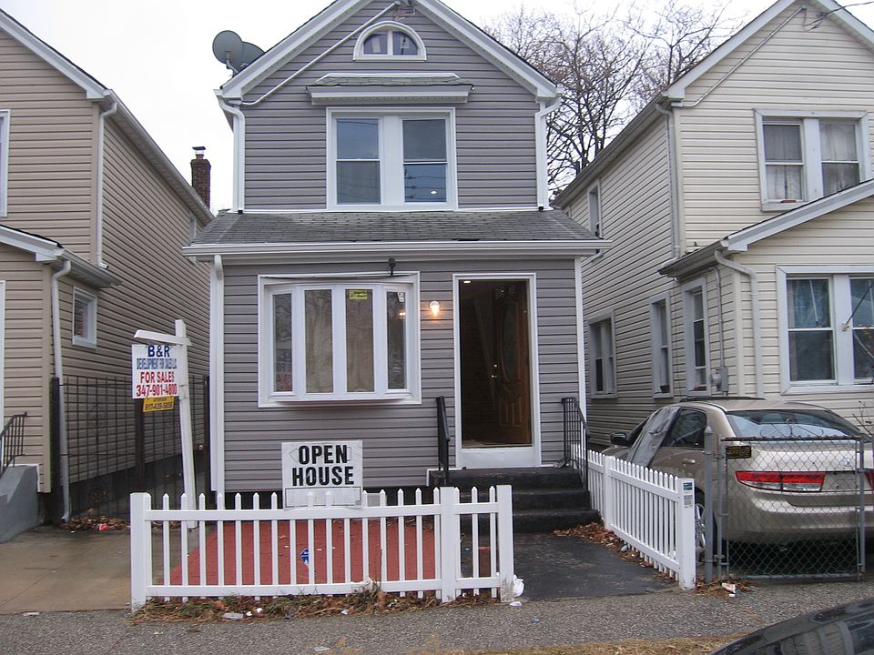 1st image of 10936 143rd St