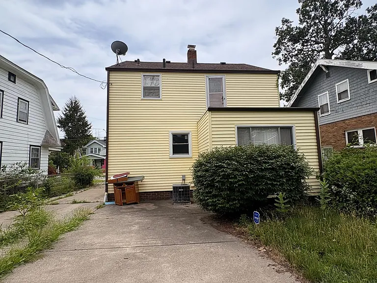 1946 Oakwood Ave — Photo 21