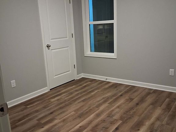 4th image of 211 Simonton St