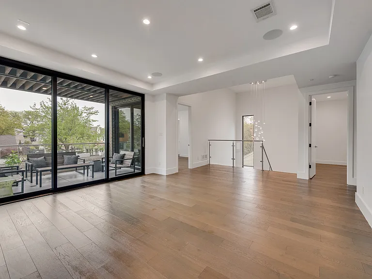 6420 Kenwood Ave — Photo 18