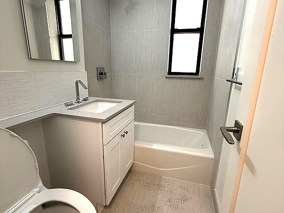 4th image of 85 4th Ave APT 2C