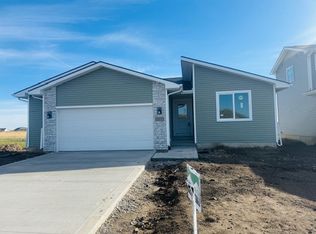 513 Fireside Northwest Dr, Bondurant, IA 50035