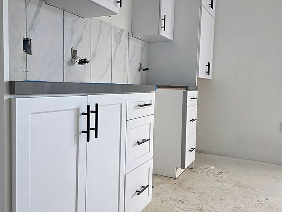 4th image of 2435 Imperial Ave #403