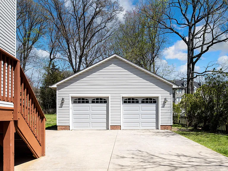 2725 Oldewood Dr — Photo 32