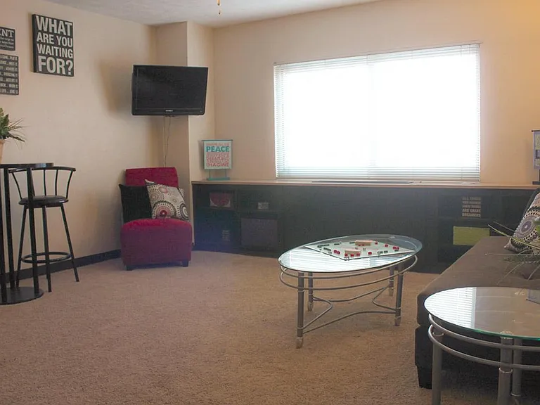 Capitol Hill Apartments — Photo 8